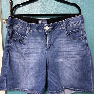 Democracy 20W Classic Blue Jean Shorts Elastic Waist with Button